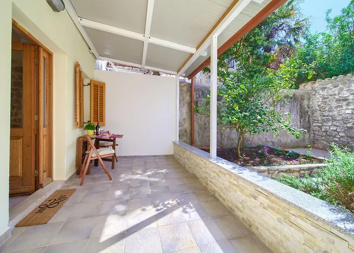 Chic And Charming Krk Downtown - Classic Apartman *