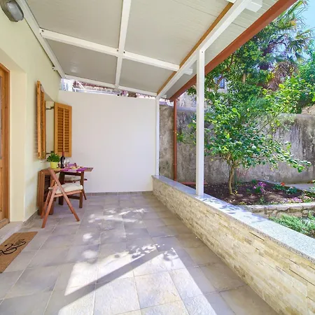 Chic And Charming Krk Downtown - Classic Apartament *