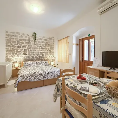 Apartman Chic And Charming Krk Downtown - Classic Krk Town