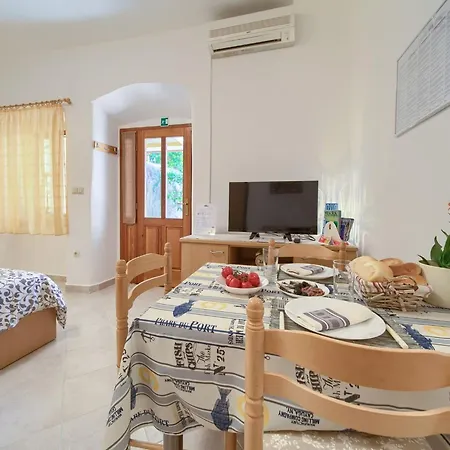 Chic And Charming Krk Downtown - Classic Apartman Krk Town